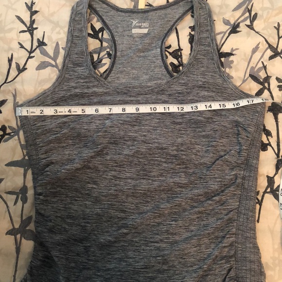 🌻5/$35 🌻 Old Navy | Heather Gray Shirred Workout Racerback - Picture 3 of 7